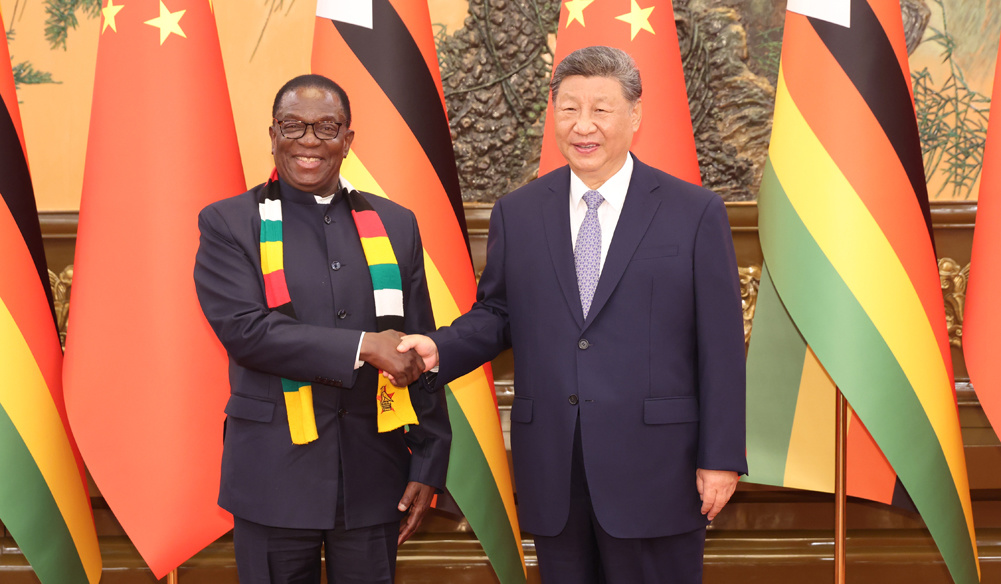 习近平会见津巴布韦总统姆南加古瓦