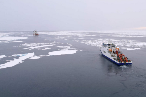 我国在北极冰区首次实现载人深潜